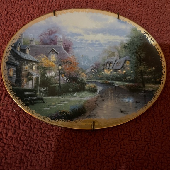 Thomas Kinkade Lamplight Village collection of 4 plates - Picture 3 of 10